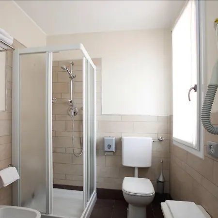 维也纳酒店 酒店