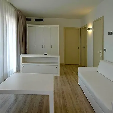 Vienna Hotel 3*